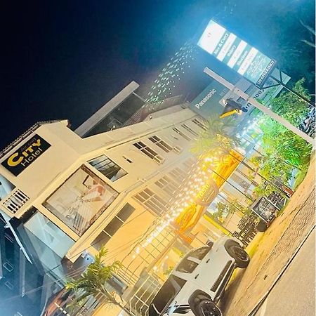 Airport City Hotel Katunayaka Exterior photo