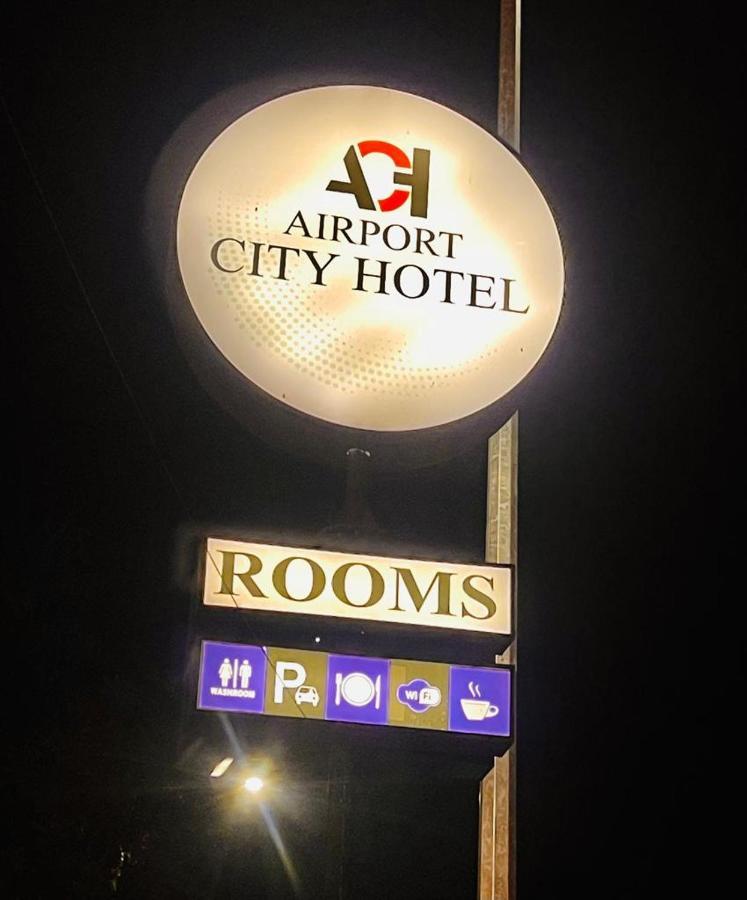 Airport City Hotel Katunayaka Exterior photo