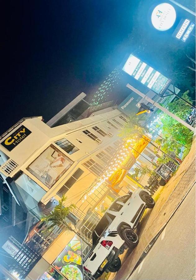 Airport City Hotel Katunayaka Exterior photo