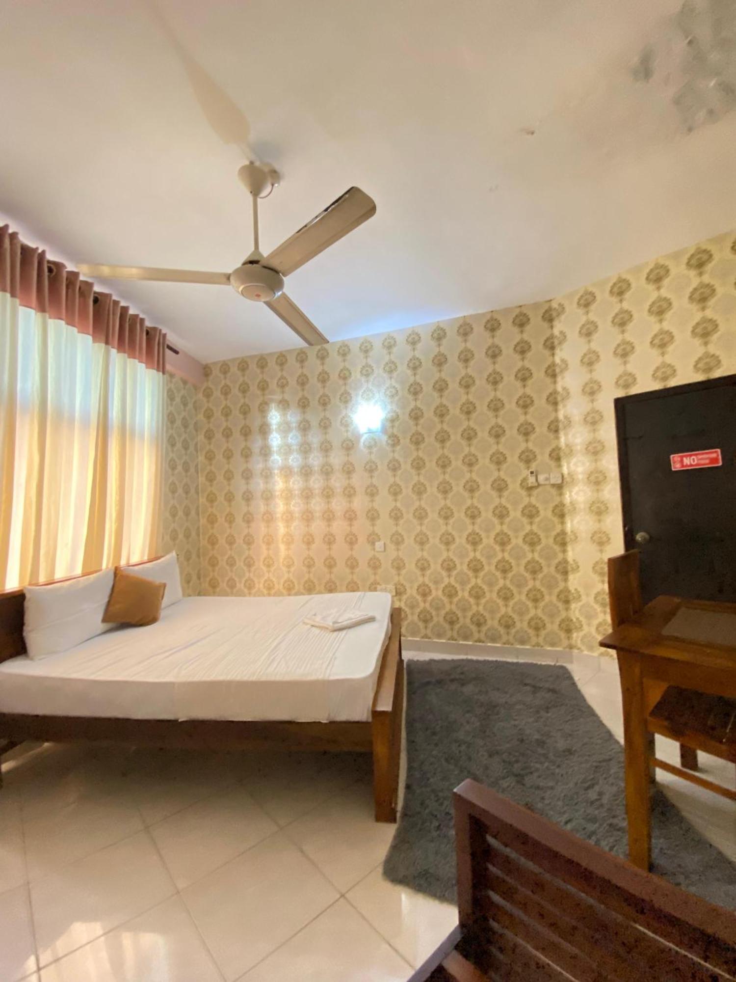 Airport City Hotel Katunayaka Exterior photo