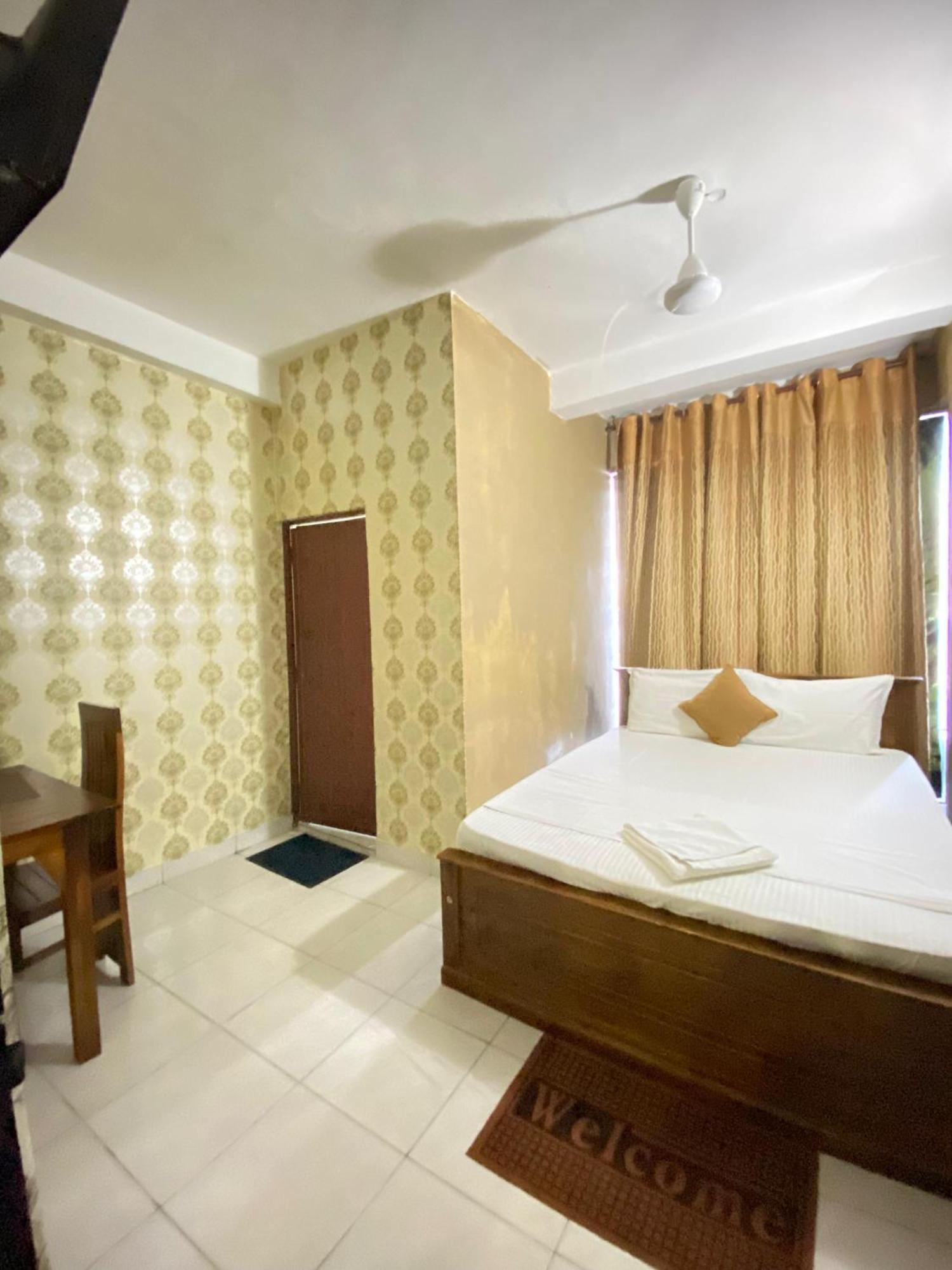 Airport City Hotel Katunayaka Exterior photo