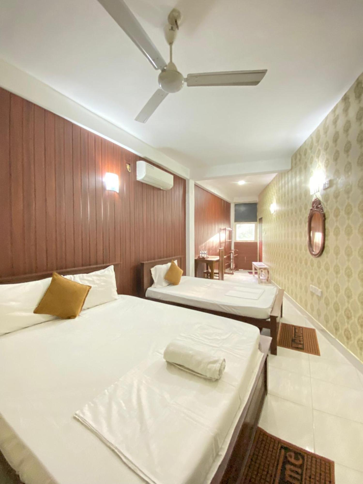 Airport City Hotel Katunayaka Exterior photo