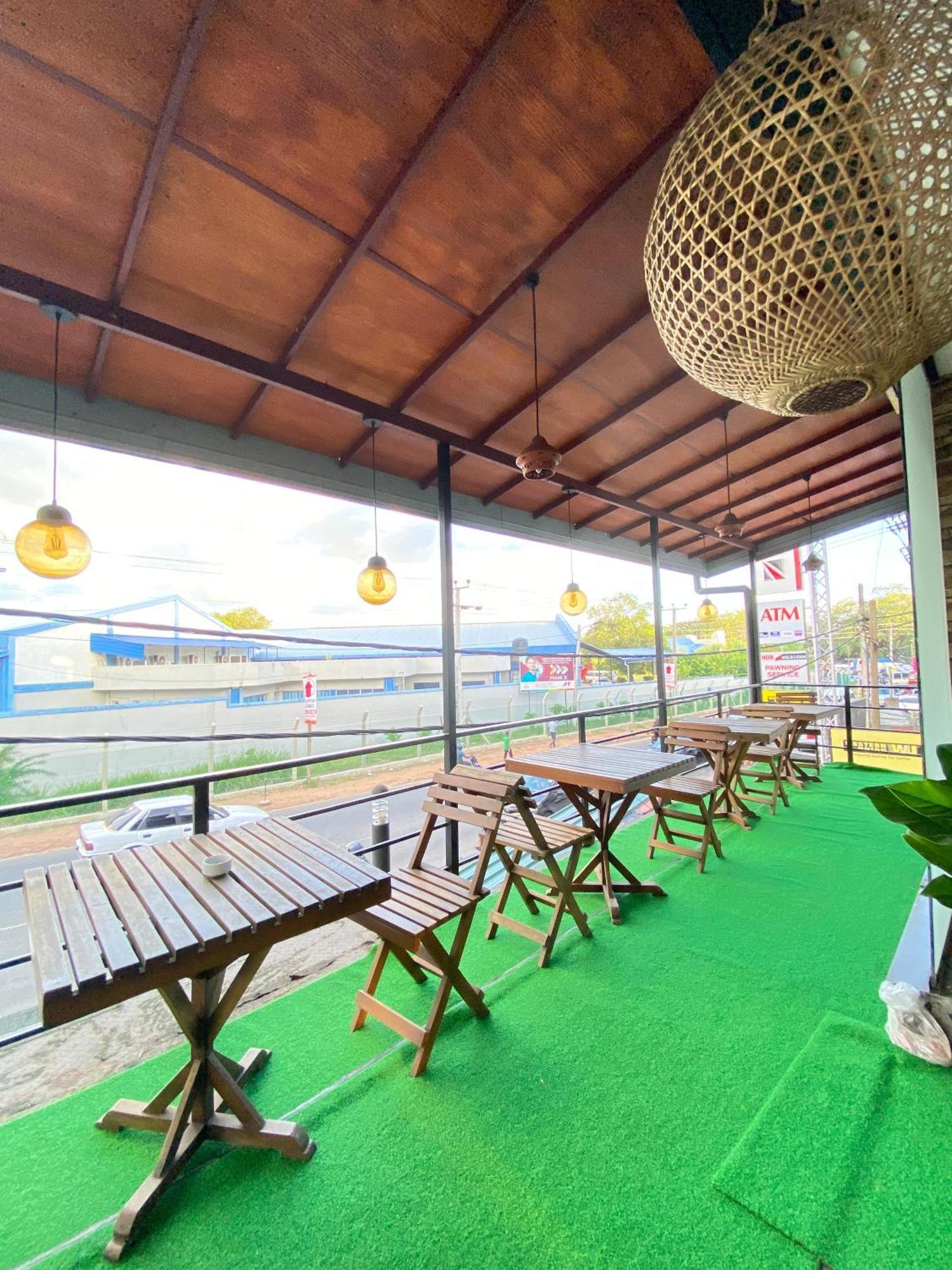 Airport City Hotel Katunayaka Exterior photo