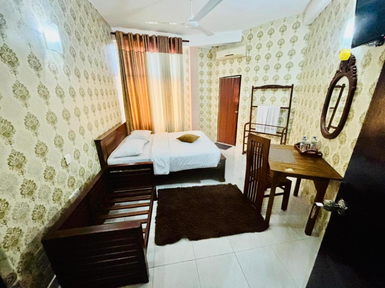 Airport City Hotel Katunayaka Exterior photo